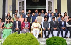 एचएएस परिवीक्षाधीन अधिकारियों ने राज्यपाल से भेंट की HAS