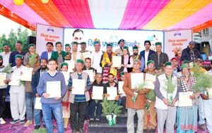 CM ने कल्पा ब्लॉक के 25 लाभार्थियों को भूमि पट्टे के मालिकाना हक प्रमाण-पत्र वितरित किए ownership