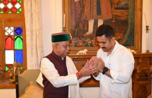 राज्यपाल ने पूर्व मुख्यमंत्री वीरभद्र सिंह को दी श्रद्धांजलि Governor paid tribute