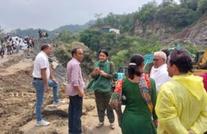 पारछु पुल के पास नियंत्रित ढंग से जल निकासी का कार्य प्रगति पर: रखी जा रही है 24×7 नज़र:उपायुक्त near Parchu