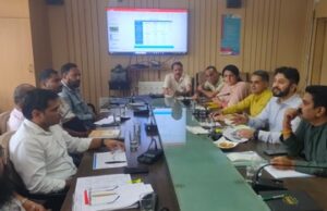 उपायुक्त ने दिए एनएच-70 का निर्माण कर रही कंपनी व मॉर्थ को हेल्पलाईन नंबर जारी करने के निर्देश