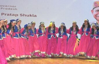 डेंटल कालेज महोत्सव में सांस्कृति प्रस्तुति से प्रभावित हुए राज्यपाल Dental College