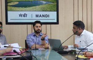 मंडी में ठोस कचरा प्रबंधन और प्लास्टिक प्रतिबंध की समीक्षा बैठक आयोजित plastic ban