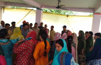 धर्मपुर में राहत कार्य जारी, अब तक 2 लाख 90 हजार रुपए की राहत राशि वितरित Dharampur