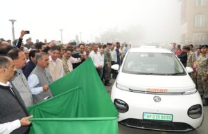 CM ने RGSSY के तहत 20 ई-टैक्सियों को झंडी दिखाकर रवाना किया 20 e-taxis