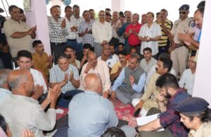 CM ने धर्मपुर में आपदा प्रभावित परिवारों से मुलाकात की, पूर्ण सहायता का दिया आश्वासन