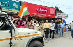 भाजपा शिमला मंडल ने करसोग के लिए बर्तन किट की गाड़ी को दिखाई झंडी BJP Shimla