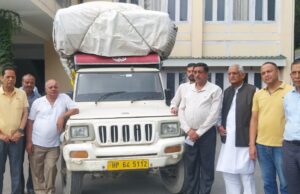 सोलन के समाज सेवी व व्यापारियों ने मंडी जिला में आई आपदा से प्रभावित परिवारों के लिए 180 पूर्ण बिस्तर रवाना किए in Mandi district