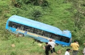मंडी के सरकाघाट में दर्दनाक बस हादसा, 8 लोगों की मौत, 21 घायल” SarkaghatBusAccident