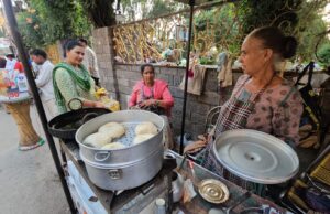 सोलन में पहाड़ी व्यंजनों का जादू, महिलाओं के हाथों से मिल रहा है शुद्ध स्वाद PahadiCuisine