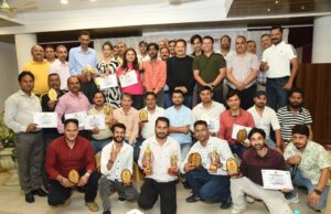 जिला सोलन पत्रकार संघ की बैडमिंटन प्रतियोगिता सम्पन्न,विजेताओं को किया ट्रॉफी और नकद पुरस्कार देकर सम्मानित #BadmintonTournament