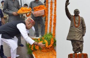 राज्यपाल ने पूर्व प्रधानमंत्री अटल बिहारी वाजपेयी को श्रद्धांजलि अर्पित की #AtalBihariVajpayee