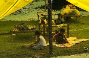 सिरमौर में पूरे गांव की तरफ आ रही है पहाड़ी, 28 परिवार बेघर #HomelessFamilies