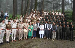 अमिताभ गौतम ने संभाला सीपीडी जाइका का कार्यभार This image shows a large group of people, most of whom appear to be in uniform, suggesting they might be part of a military or paramilitary organization.