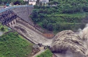 पंडोह डैम से फ्लशिंग कार्य शुरू, लोगों से सावधानी बरतने की अपील Pandoh Dam flushing 2025