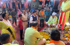 नाहन में गणेश उत्सव में पहुंच कर डॉ. बिंदल ने लिया आशीर्वाद #GaneshUtsavNahan