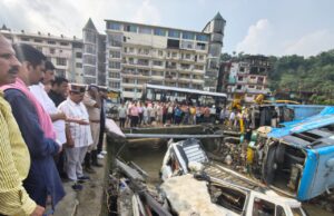उप-मुख्यमंत्री ने धर्मपुर में की राहत व बहाली कार्यों की समीक्षा Himachal flood damage 2025