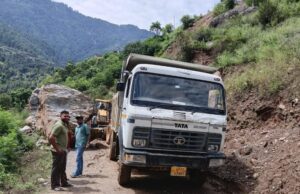 नौ मील से कुल्लू की ओर फोरलेन मार्ग बहाल, वाहनों की आवाजाही शुरू: गुरसिमर सिंह Mandi road restoration