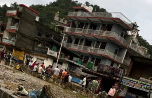 धर्मपुर में भीषण बारिश से तबाही, बाजार और बस अड्डा पानी में डूबे, करोड़ों का नुकसान dharmpur mandi barish news