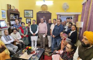 सोलन में समाजसेवी वैद्य राम कुमार बिंदल के समर्थन में विभिन्न संस्थाओं का प्रतिनिधिमंडल उपायुक्त से मिला Samajsevi Ram Kumar Bindal Support