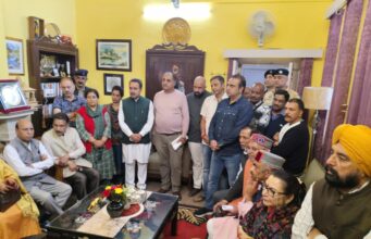 सोलन में समाजसेवी वैद्य राम कुमार बिंदल के समर्थन में विभिन्न संस्थाओं का प्रतिनिधिमंडल उपायुक्त से मिला Samajsevi Ram Kumar Bindal Support