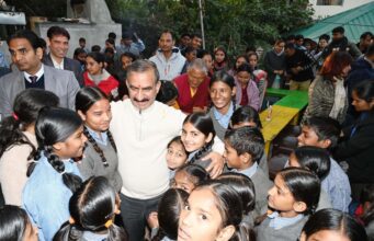 मुख्यमंत्री ने धर्मशाला में टोंग-लेन स्कूल के बच्चों से संवाद किया CM Sukhvinder Singh Sukhu