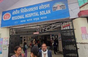 हिमाचल प्रदेश के डॉक्टर अनिश्चितकालीन हड़ताल पर, आपातकालीन सेवाओं को बनाए रखने के निर्देश HP Doctors Strike 2025