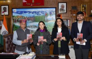 राज्यपाल ने क्रिमसन स्नो और हर हिल्स, देयर ड्रीम्स पुस्तक का विमोचन किया HP Governor Book Release
