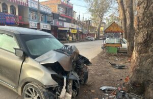 कुनिहार में दर्दनाक सड़क हादसा, लापरवाही बनी जानलेवा तेज रफ्तार कार पेड़ से टकराई, युवती की मौत, चालक घायल Kunihar Road Accident