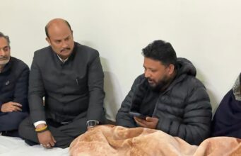 मुख्यमंत्री ने राजकीय महाविद्यालय धर्मशाला की मृतक छात्रा के परिजनों को ढांढस बंधाया Himachal Pradesh student death
