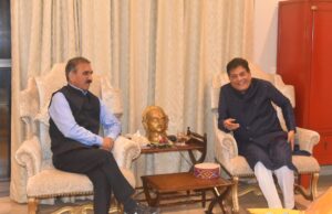 मुख्यमंत्री ने केंद्रीय वाणिज्य एवं उद्योग मंत्री से की भेंटपीक सीज़न के दौरान सेब आयात पर प्रतिबंध लगाने का किया आग्रह Himachal Apple News