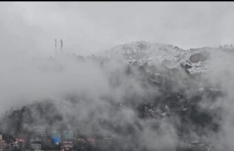 हिमाचल में मौसम का बदला मिजाज: रोहतांग दर्रे पर हिमपात, शिमला में ओलावृष्टि, 30 सड़कें बंद