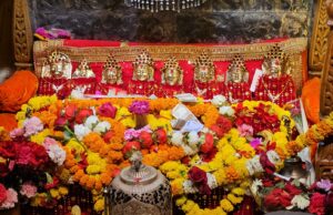 श्रद्धालुओं का उमड़ा सैलाब, अष्टमी-नवमी पर मंदिरों में भक्तों की लंबी कतारेंवी