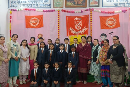 दयानंद विद्यालय सोलन के कनिष्ठ विभाग में इंग्लिश declamation का आयोजन