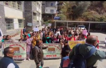 सोलन में प्राथमिक शिक्षकों का प्रदर्शन: ‘कॉम्प्लेक्स सिस्टम’ के खिलाफ निकाली आग्रह रैली Solan teachers protest