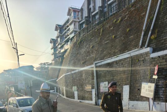 सप्ताहांत पर सोलन-शिमला मार्ग पर बढ़ा ट्रैफिक वॉल्यूम, पुलिस की सक्रिय व्यवस्था से यातायात रहा सुचारू