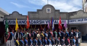 दयानंद आदर्श विद्यालय के प्रांगण में कैप्टन इन्वेस्टीचर सेरेमनी का आयोजन