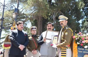 हिमाचल दिवस 2026 के अवसर पर पुलिस कर्मचारियों को विशिष्ट एवं सराहनीय सेवाओं हेतु सम्मान