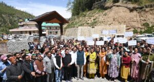 विपक्ष ने नारी शक्ति वंदन अधिनियम का विरोध कर अपनी महिला विरोधी मानसिकता को किया उजागर: जयराम ठाकुर