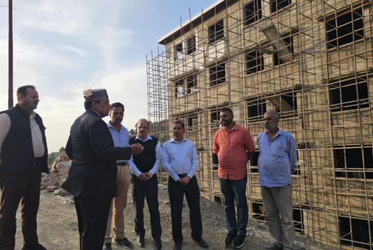 कठेड़ में 200 करोड़ के मल्टी स्पेशलिटी अस्पताल का 85% कार्य पूरा, स्वास्थ्य मंत्री ने किया निरीक्षण