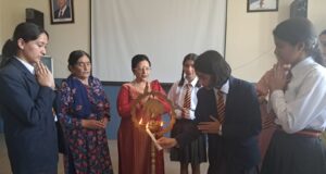 दयानंद आदर्श विद्यालय के प्रांगण में इंटर हाउस इंग्लिश डिक्लेमेशन कंपटीशन आयोजित