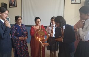 दयानंद आदर्श विद्यालय के प्रांगण में इंटर हाउस इंग्लिश डिक्लेमेशन कंपटीशन आयोजित