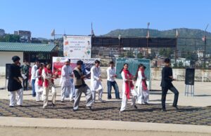 सतत विकास लक्ष्यों की ओर अग्रसर गुरुकुल के विद्यार्थी: एसडीजी पर विशेष प्रार्थना सभा का आयोजन