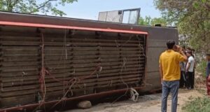 नूरपुर में बस पलटी, 26 लोग घायल, चालक को हार्ट अटैक, तीन की हालत गंभीर