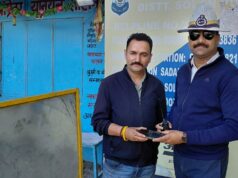 सोलन में लौटाया ऑस्ट्रेलिया निवासी महिला का आईफोन-15, ऑटो यूनियन और पुलिस की संयुक्त पहल लाई रंग