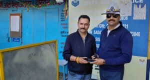सोलन में लौटाया ऑस्ट्रेलिया निवासी महिला का आईफोन-15, ऑटो यूनियन और पुलिस की संयुक्त पहल लाई रंग