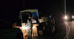 धर्मपुर में पुलिस और आबकारी विभाग की संयुक्त कार्रवाई, 10 हजार से अधिक बोतलें अवैध शराब बरामद, तीन तस्कर पकड़े