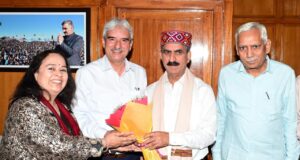 मुख्यमंत्री ने किया बाज़ार उपन्यास का विमोचन