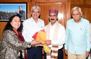मुख्यमंत्री ने किया बाज़ार उपन्यास का विमोचन