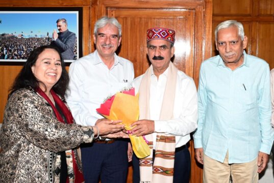 मुख्यमंत्री ने किया बाज़ार उपन्यास का विमोचन